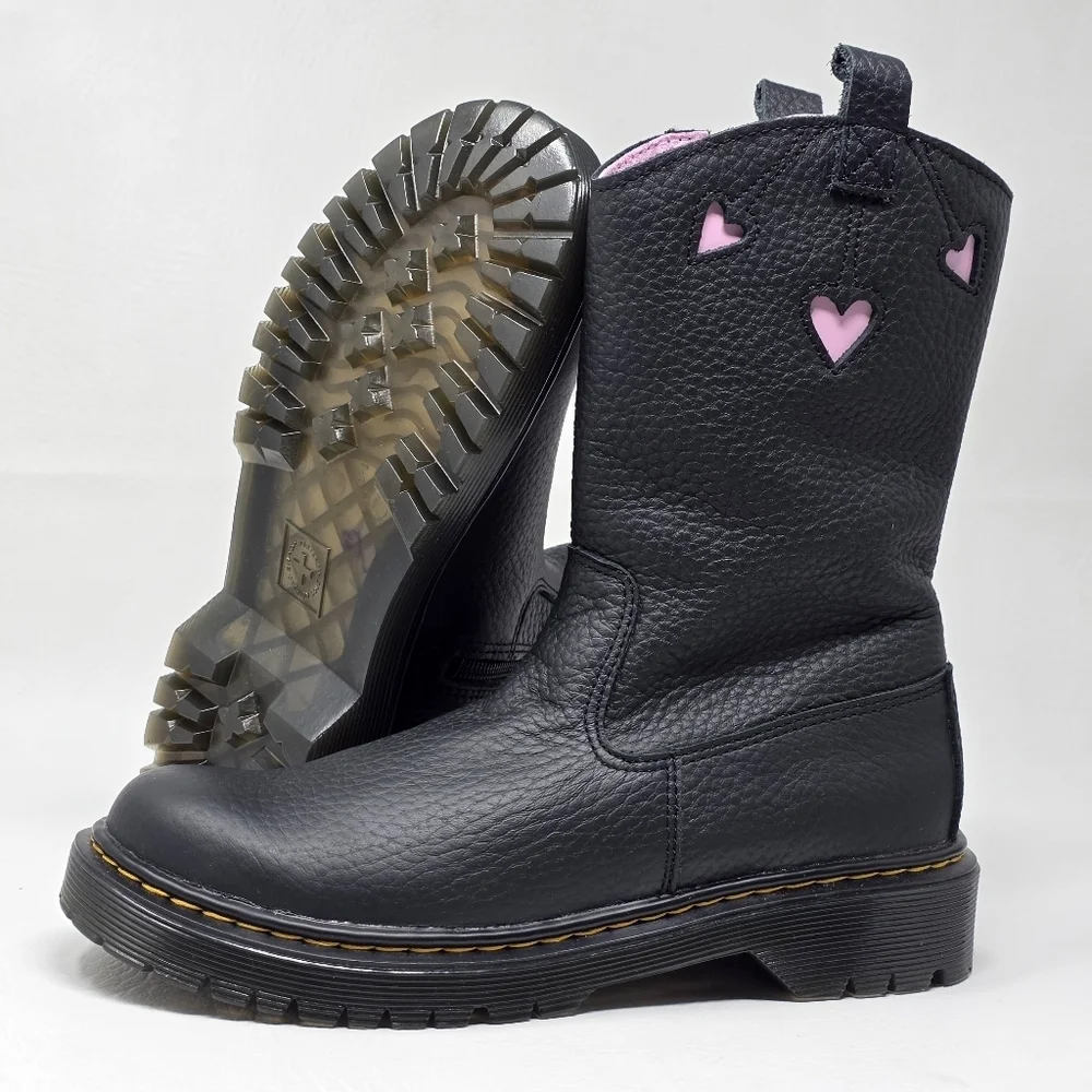 Dr. Martens Unisex Bex Heart P-O Boot Junior Little Kid/Big  Size 5 New